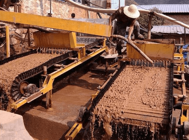 （圖：盾構(gòu)機(jī)消泡劑使用場景）