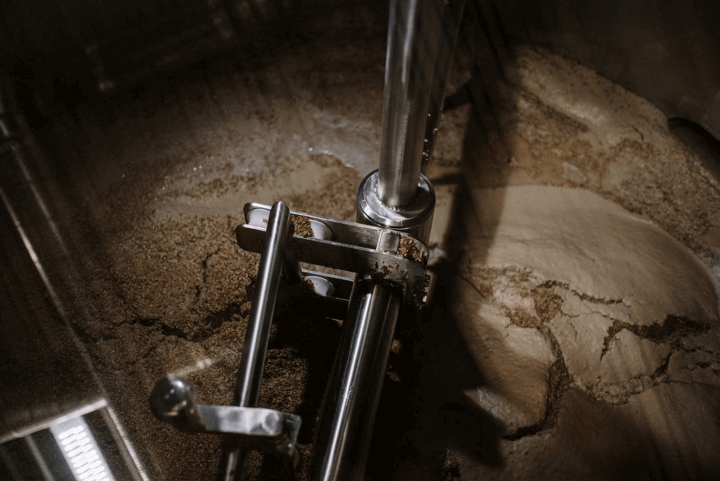 (圖:發(fā)酵罐泡沫)