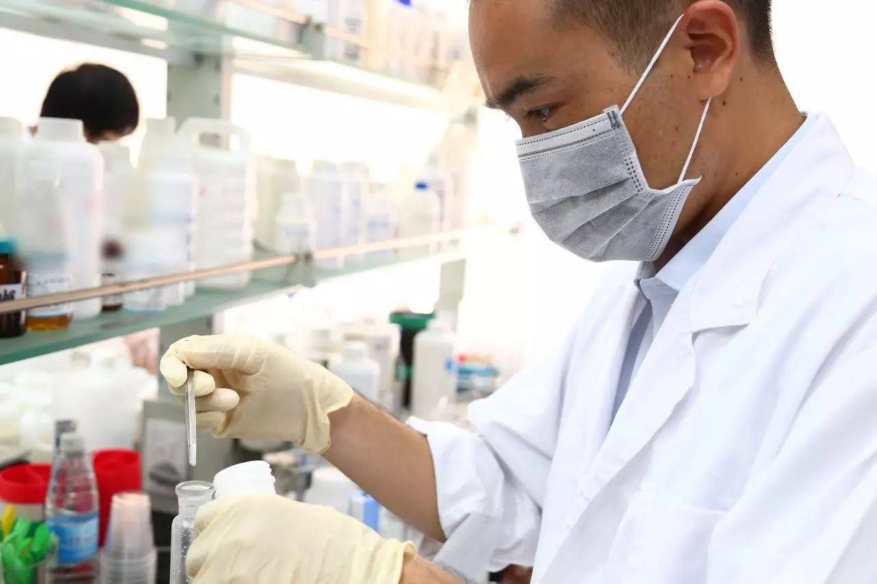 (圖:建材消泡劑實驗)